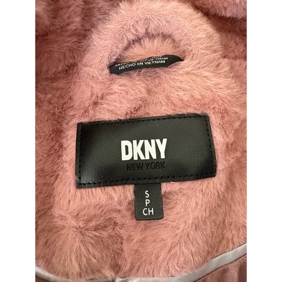 DKNY Plush‎ Faux Fur Coat Button Front Pink Zipper Pockets Small Chic NWOT - Picture 8 of 12